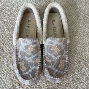 NEW ROTHY’S WASHABLE SLIPPERS - SIZE 7